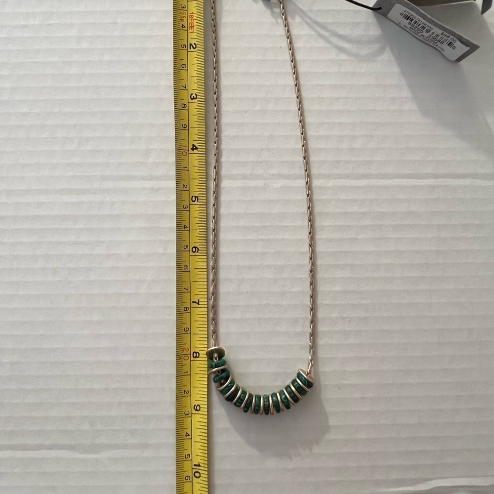 Elegant Gold and Green Necklace - Picture 5 of 6